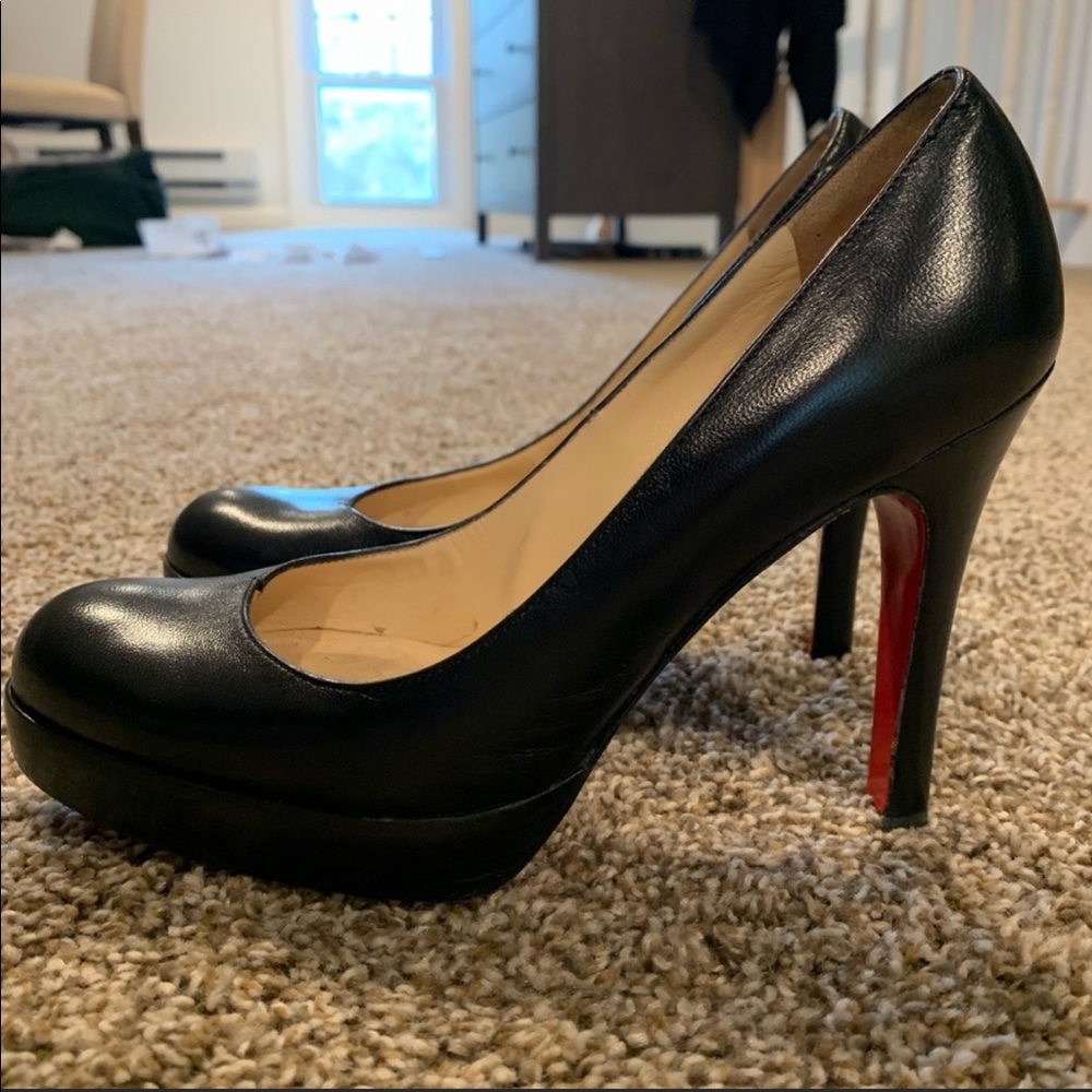 💯 Authentic Christian Louboutin pumps